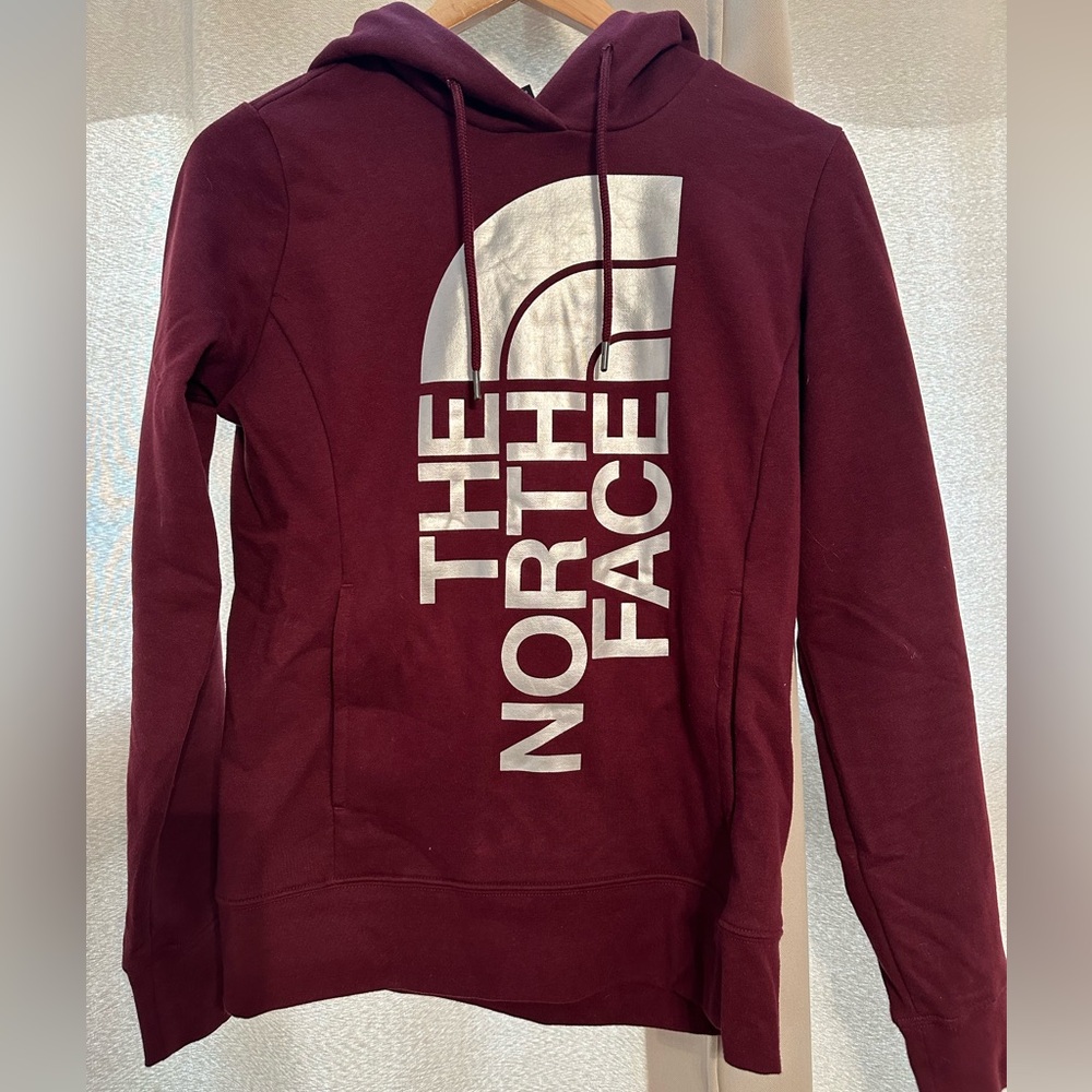 Small Women’s North Face Hooded Sweatshirt